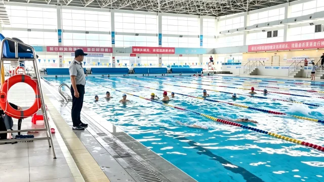 游泳